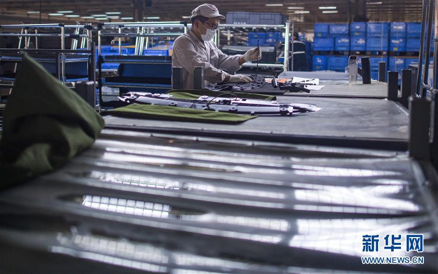 （新華全媒頭條&middot;圖文互動(dòng)）（18）在艱難中重啟 在陣痛中復(fù)蘇&mdash;&mdash;湖北推動(dòng)安全有序復(fù)工復(fù)產(chǎn)掃描