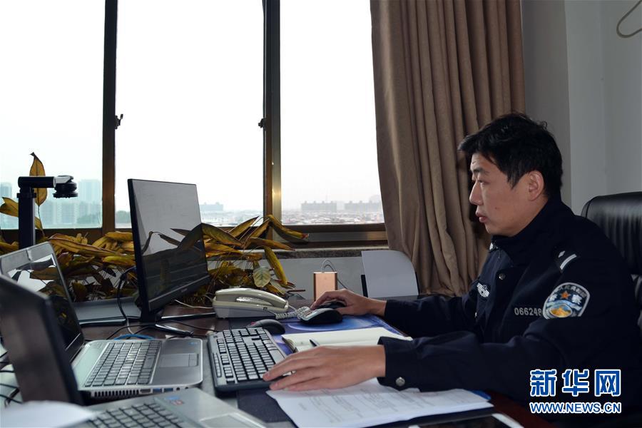 （習近平致敬的戰(zhàn)&ldquo;疫&rdquo;英雄&middot;公安干警篇&middot;圖文互動）（8）他們，抗疫一線鑄警魂