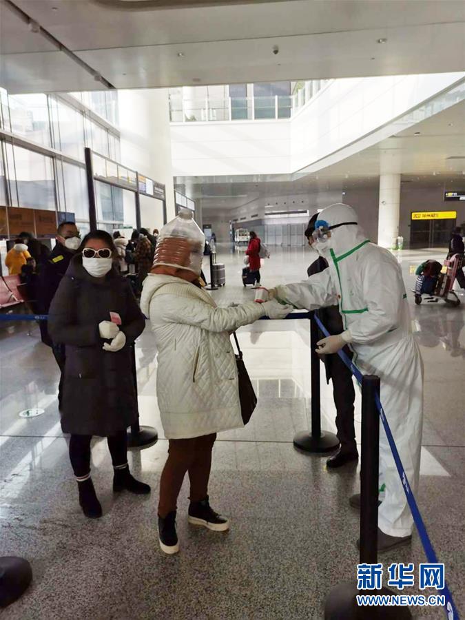 （習(xí)近平致敬的戰(zhàn)&ldquo;疫&rdquo;英雄&middot;志愿者篇&middot;圖文互動(dòng)）（8）他們，微光成炬照征程