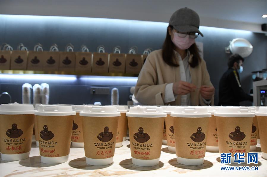 （新華全媒頭條&middot;習近平致敬的戰(zhàn)&ldquo;疫&rdquo;英雄&middot;武漢人民篇&middot;圖文互動）（9）壯哉，大武漢&mdash;&mdash;獻給英雄的武漢人民