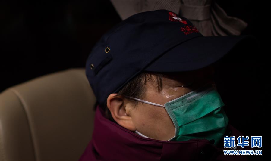 （新華全媒頭條&middot;習近平致敬的戰(zhàn)&ldquo;疫&rdquo;英雄&middot;武漢人民篇&middot;圖文互動）（11）壯哉，大武漢&mdash;&mdash;獻給英雄的武漢人民