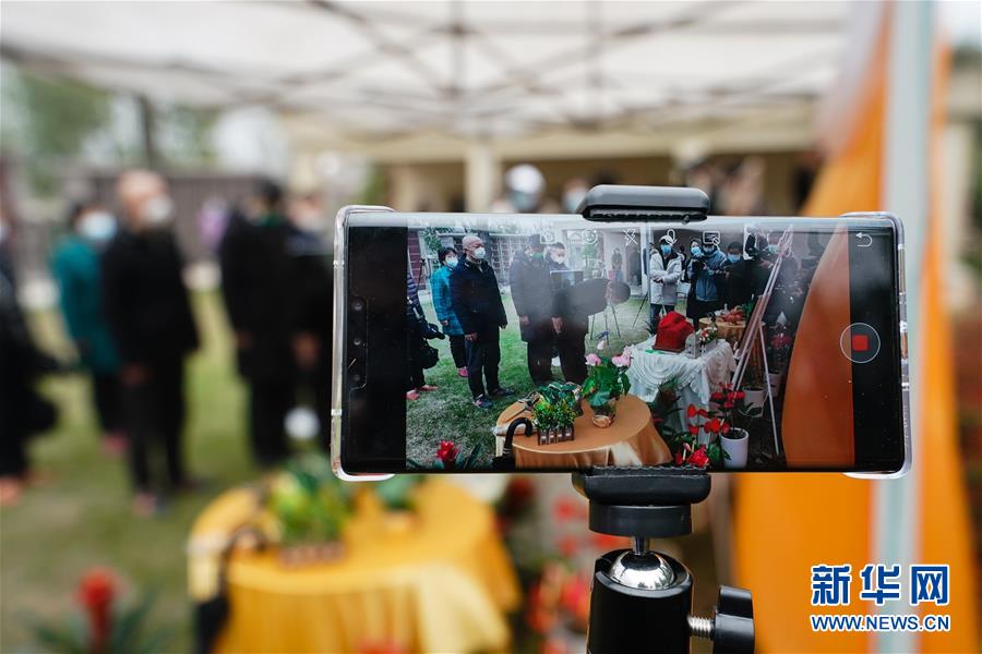 （在習(xí)近平新時(shí)代中國(guó)特色社會(huì)主義思想指引下&mdash;&mdash;新時(shí)代新作為新篇章&middot;習(xí)近平總書記關(guān)切事&middot;圖文互動(dòng)）（10）讓城市更聰明　讓經(jīng)濟(jì)更智慧&mdash;&mdash;各地加快形成數(shù)字新動(dòng)能促經(jīng)濟(jì)社會(huì)行穩(wěn)致遠(yuǎn)