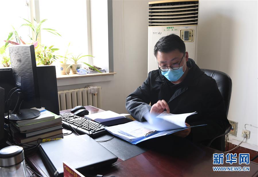 （一線抗疫群英譜&middot;圖文互動(dòng)）（2）&ldquo;再年輕，也要學(xué)做頂梁柱&rdquo;&mdash;&mdash;記&ldquo;95后&rdquo;干警李文超