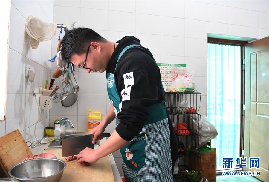 （一線抗疫群英譜&middot;圖文互動(dòng)）（4）&ldquo;再年輕，也要學(xué)做頂梁柱&rdquo;&mdash;&mdash;記&ldquo;95后&rdquo;干警李文超