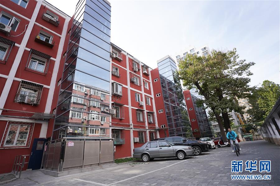 （新華全媒頭條&middot;圖文互動(dòng)）（1）88級(jí)臺(tái)階，終于不再是座&ldquo;山&rdquo;？&mdash;&mdash;北京老舊小區(qū)加裝電梯現(xiàn)狀調(diào)查