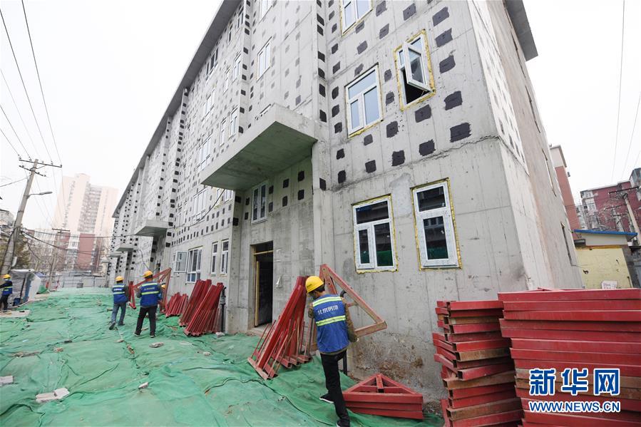 （新華全媒頭條&middot;圖文互動(dòng)）（4）88級(jí)臺(tái)階，終于不再是座&ldquo;山&rdquo;？&mdash;&mdash;北京老舊小區(qū)加裝電梯現(xiàn)狀調(diào)查
