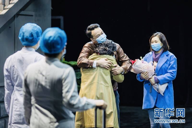 （圖文互動(dòng)）（3）天津人藝推出抗擊疫情舞臺(tái)情景劇致敬&ldquo;白衣天使&rdquo;