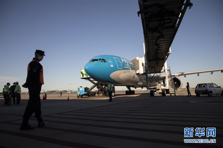 （圖文互動(dòng)&middot;國(guó)際疫情）（1）通訊：3.8萬(wàn)公里的航程　跨越大洋的情誼&mdash;&mdash;記阿根廷從中國(guó)運(yùn)載防疫物資