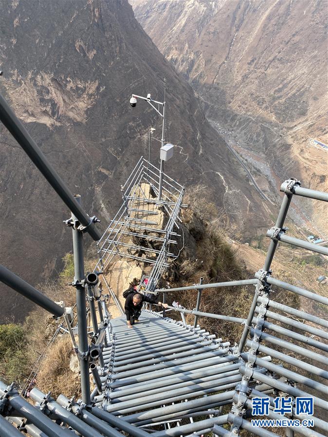 （在習近平新時代中國特色社會主義思想指引下&mdash;&mdash;新時代新作為新篇章&middot;習近平總書記關(guān)切事&middot;圖文互動）（2）啃下最后的硬骨頭&mdash;&mdash;脫貧攻堅掛牌督戰(zhàn)進行時