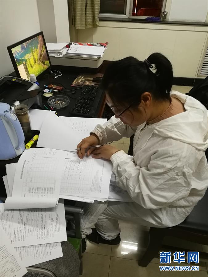 （一線抗疫群英譜&middot;圖文互動）（1）山西檢測員伉儷：疫情不退，決不放松