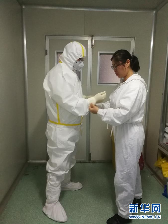 （一線抗疫群英譜&middot;圖文互動）（4）山西檢測員伉儷：疫情不退，決不放松