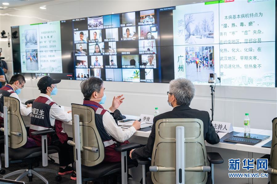  （新華全媒頭條&middot;圖文互動）（4）白衣執(zhí)甲為蒼生&mdash;&mdash;全球抗疫戰(zhàn)場醫(yī)護人員群像