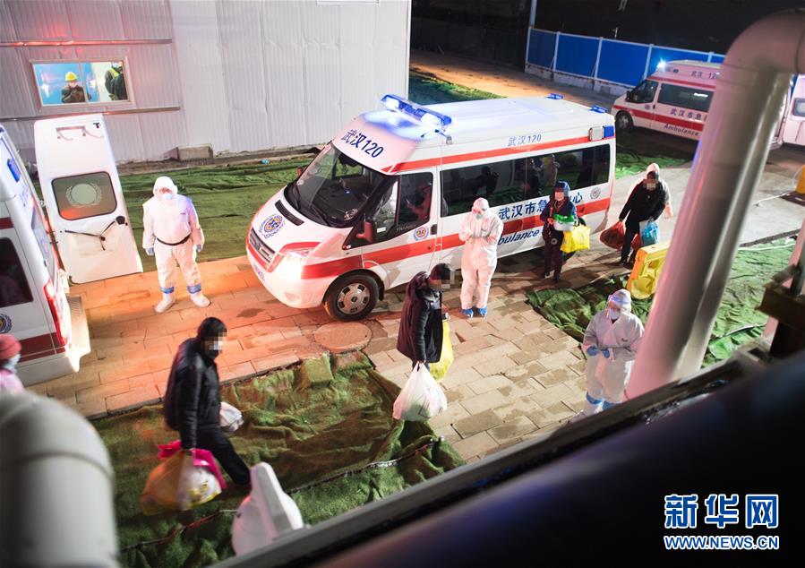 （聚焦疫情防控&middot;圖文互動(dòng)）（11）分秒必爭(zhēng)！一切為了治病救人&mdash;&mdash;中國(guó)抗疫生命至上的生動(dòng)實(shí)踐