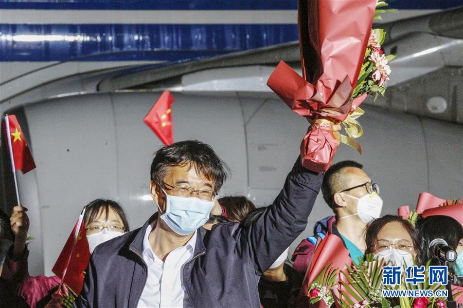 （聚焦疫情防控&middot;圖文互動(dòng)）（9）分秒必爭(zhēng)！一切為了治病救人&mdash;&mdash;中國(guó)抗疫生命至上的生動(dòng)實(shí)踐