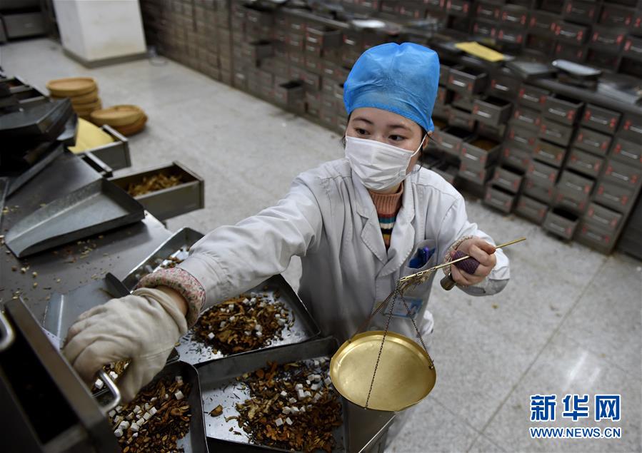 （聚焦疫情防控&middot;圖文互動(dòng)）（14）分秒必爭(zhēng)！一切為了治病救人&mdash;&mdash;中國(guó)抗疫生命至上的生動(dòng)實(shí)踐