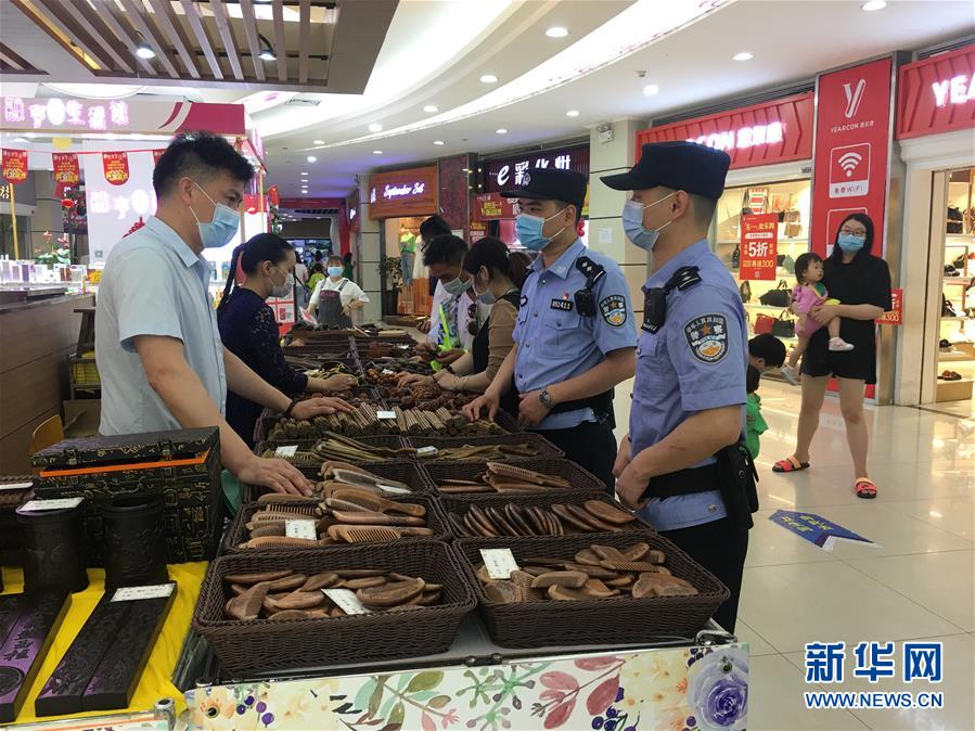 （新華全媒頭條&middot;圖文互動(dòng)）（2）戰(zhàn)斗在防疫最前沿&mdash;&mdash;來(lái)自&ldquo;五一&rdquo;國(guó)際勞動(dòng)節(jié)的致敬