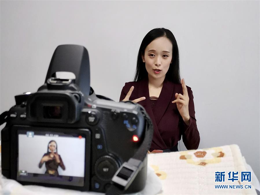 （在習(xí)近平新時(shí)代中國特色社會(huì)主義思想指引下&mdash;&mdash;新時(shí)代新作為新篇章&middot;習(xí)近平總書記關(guān)切事&middot;圖文互動(dòng)）（4）增強(qiáng)困難群眾對疫情影響的抵抗力