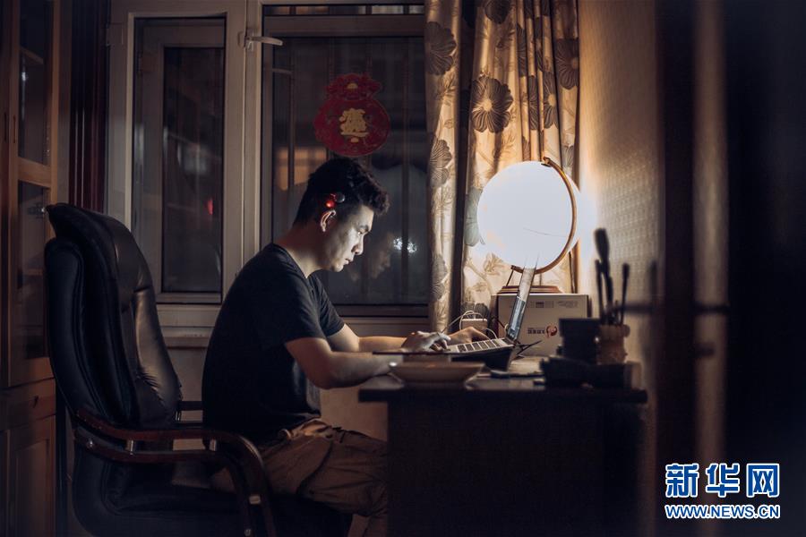 （在習(xí)近平新時(shí)代中國特色社會(huì)主義思想指引下&mdash;&mdash;新時(shí)代新作為新篇章&middot;習(xí)近平總書記關(guān)切事&middot;圖文互動(dòng)）（5）增強(qiáng)困難群眾對疫情影響的抵抗力