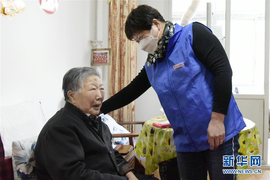 （在習(xí)近平新時(shí)代中國特色社會(huì)主義思想指引下&mdash;&mdash;新時(shí)代新作為新篇章&middot;習(xí)近平總書記關(guān)切事&middot;圖文互動(dòng)）（7）增強(qiáng)困難群眾對疫情影響的抵抗力