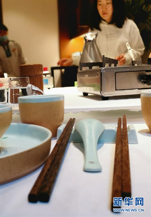 （圖文互動(dòng)）&ldquo;公筷公勺&rdquo;上桌難在哪？&mdash;&mdash;長(zhǎng)沙市部分餐飲場(chǎng)所見(jiàn)聞