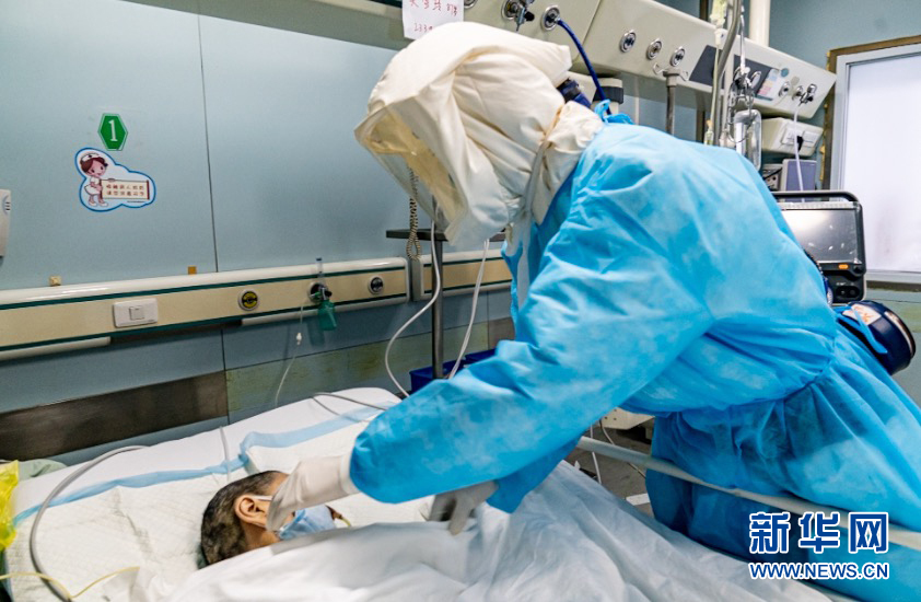 （新華全媒頭條&middot;圖文互動(dòng)）（3）&ldquo;我看不見(jiàn)你的樣子，但我知道你是誰(shuí)&rdquo;&mdash;&mdash;寫(xiě)在國(guó)際護(hù)士節(jié)來(lái)臨之際