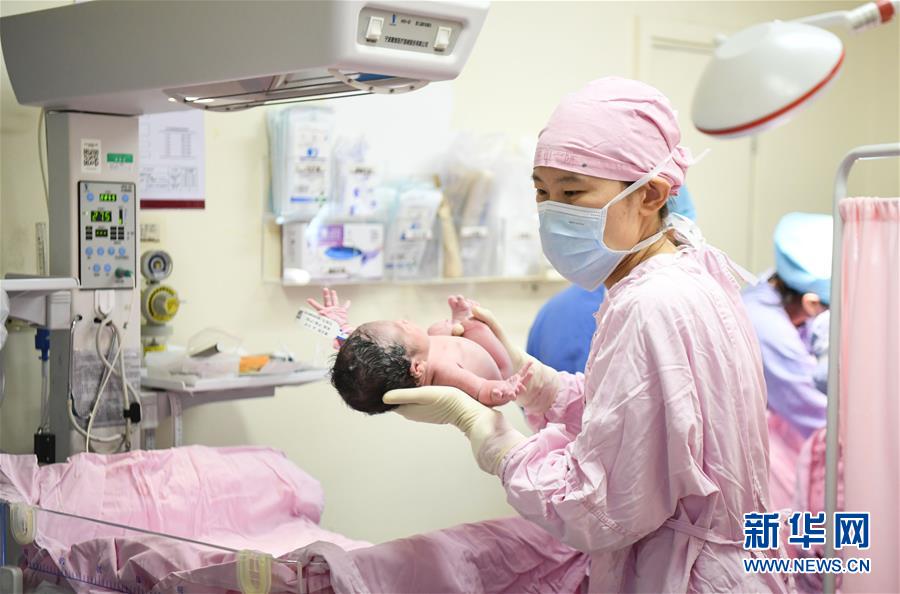 （新華全媒頭條&middot;圖文互動(dòng)）（5）&ldquo;我看不見(jiàn)你的樣子，但我知道你是誰(shuí)&rdquo;&mdash;&mdash;寫(xiě)在國(guó)際護(hù)士節(jié)來(lái)臨之際