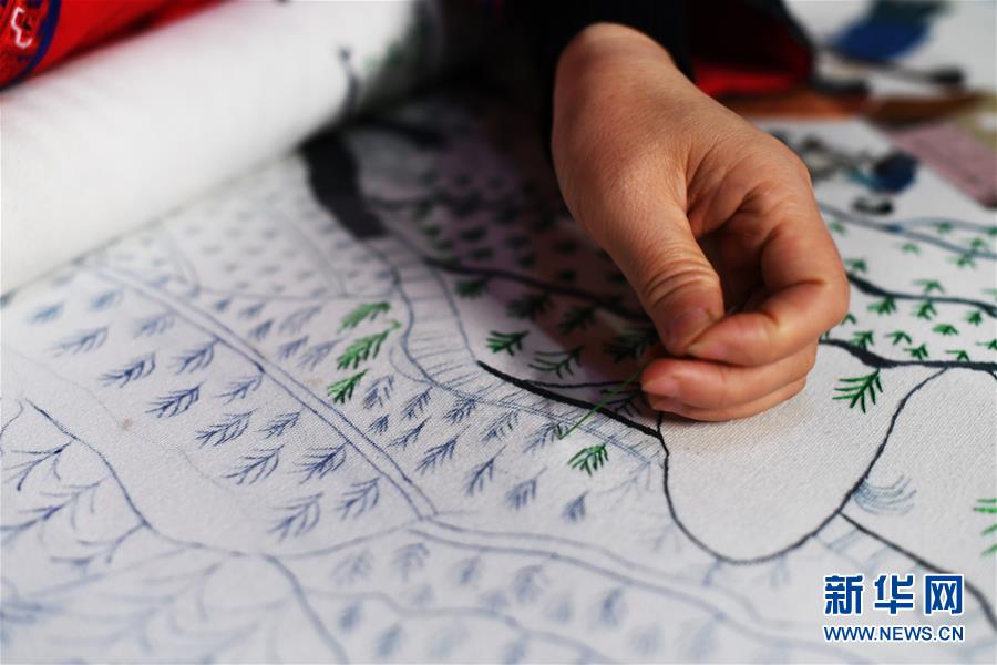 （兩會(huì)人物&middot;圖文互動(dòng)）（2）帶娃、賺錢兩不誤&mdash;&mdash;一位農(nóng)民工代表眼中的脫貧新工作