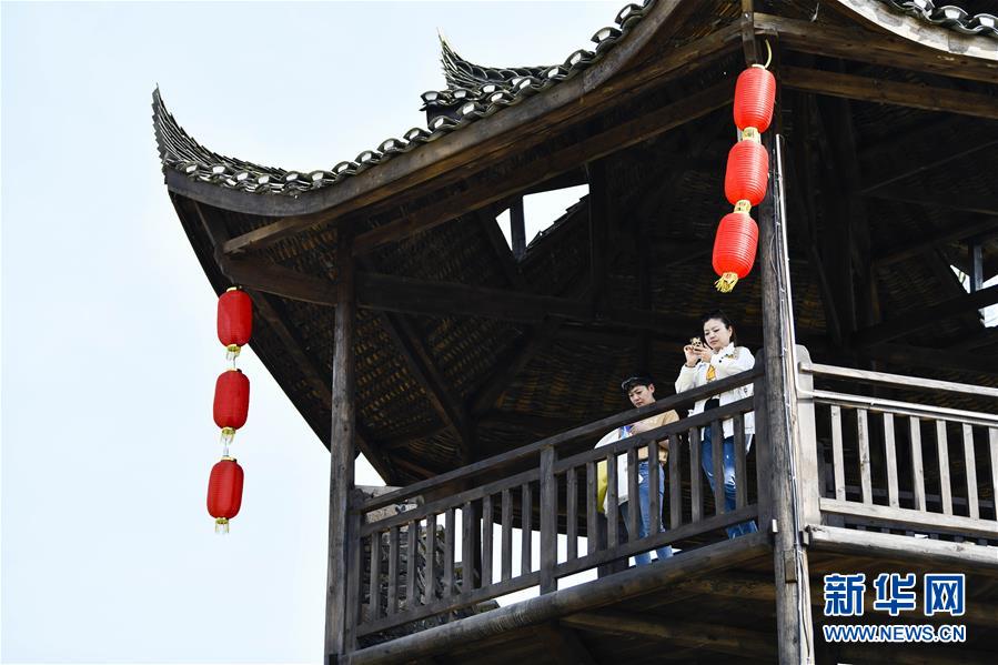 （新華全媒頭條&middot;圖文互動(dòng)）（20）從人民中汲取磅礴力量&mdash;&mdash;習(xí)近平總書記同出席2020年全國兩會(huì)人大代表、政協(xié)委員共商國是紀(jì)實(shí)