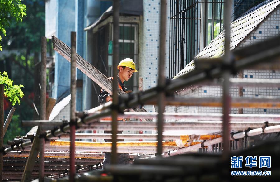 （新華全媒頭條&middot;兩會精神看落實(shí)&middot;圖文互動）（8）努力讓群眾看到變化得到實(shí)惠&mdash;&mdash;落實(shí)全國兩會精神持續(xù)保障和改善民生述評