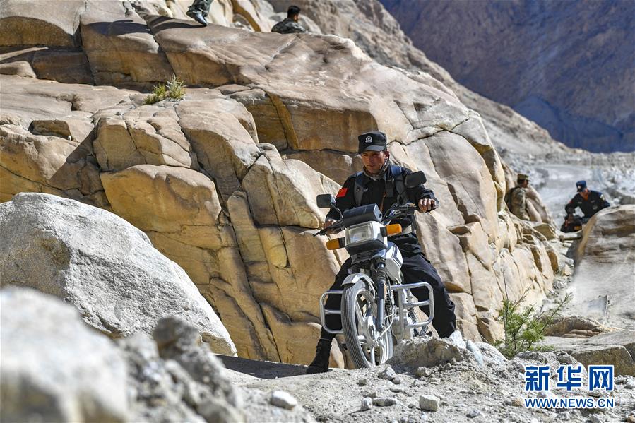 （新華全媒頭條&middot;圖文互動(dòng)）（12）飛吧，&ldquo;帕米爾雄鷹&rdquo;！