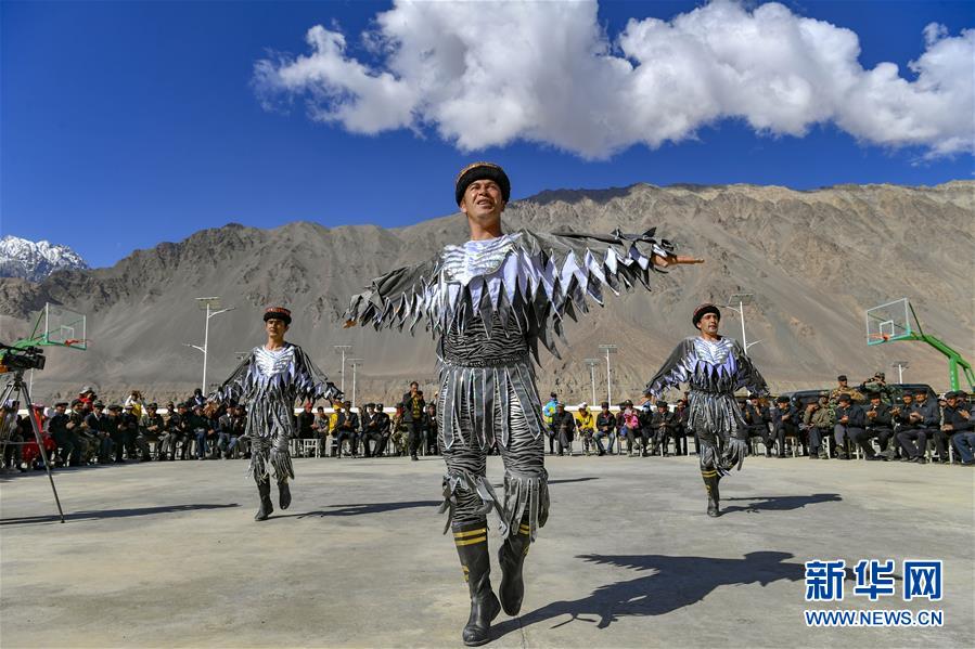 （新華全媒頭條&middot;圖文互動(dòng)）（13）飛吧，&ldquo;帕米爾雄鷹&rdquo;！