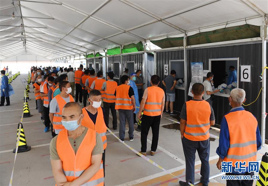 （新華全媒頭條&middot;圖文互動）（8）構(gòu)筑守護(hù)城市、守護(hù)生命的堅強防線&mdash;&mdash;北京開展大規(guī)模核酸檢測
