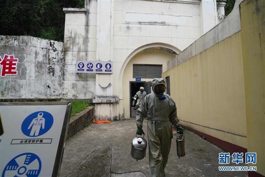 （圖文互動(dòng)）（1）北斗發(fā)射緊急叫停后&hellip;&hellip;&mdash;&mdash;記西昌衛(wèi)星發(fā)射中心加注分隊(duì)黨員群體