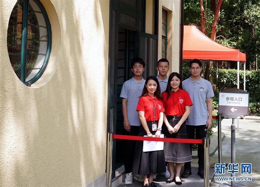 (教育)(3)復(fù)旦大學《共產(chǎn)黨宣言》展示館黨員志愿服務(wù)隊:講述“宣言” 學思踐悟