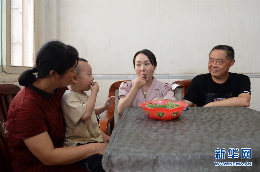 (圖片故事)(1)黨員家庭扶貧記