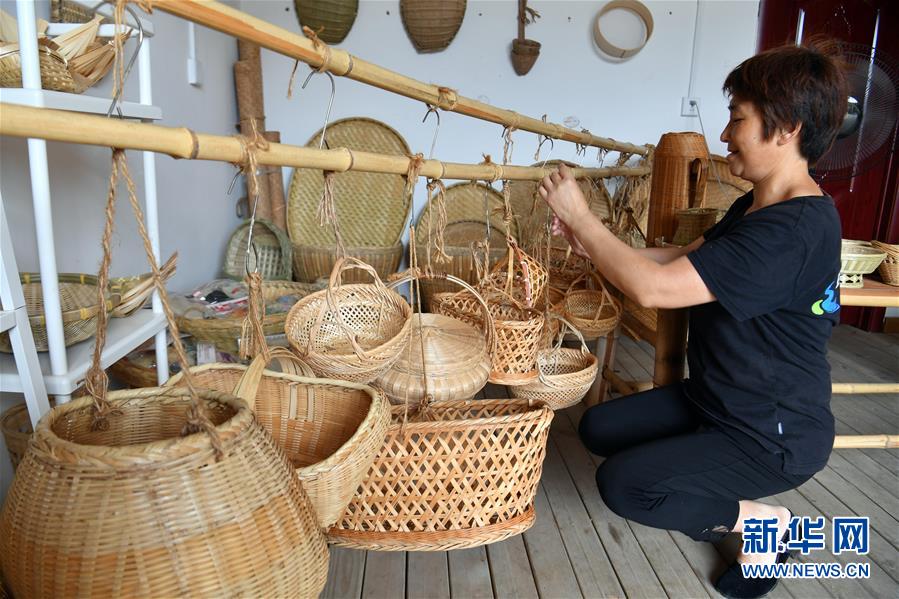 （新華全媒頭條&middot;走向我們的小康生活&middot;圖文互動）（10）大山深處有&ldquo;新家&rdquo;&mdash;&mdash;大別山村繪出現(xiàn)代版&ldquo;富春山居圖&rdquo;