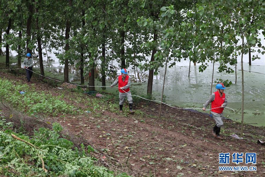 （圖文互動）（2）搶險！群眾的安全高于一切&mdash;&mdash;湖北統(tǒng)籌部署緊急應對洪澇災害