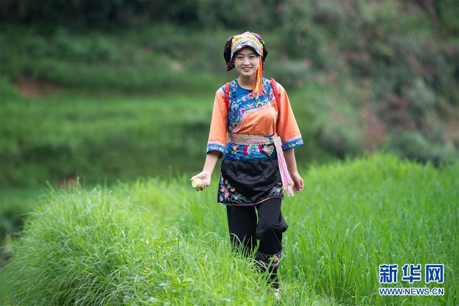 （新華全媒頭條&middot;走向我們的小康生活&middot;圖文互動(dòng)）（4）那山，那人，那苗寨&mdash;&mdash;十八洞村三代人的奮斗史