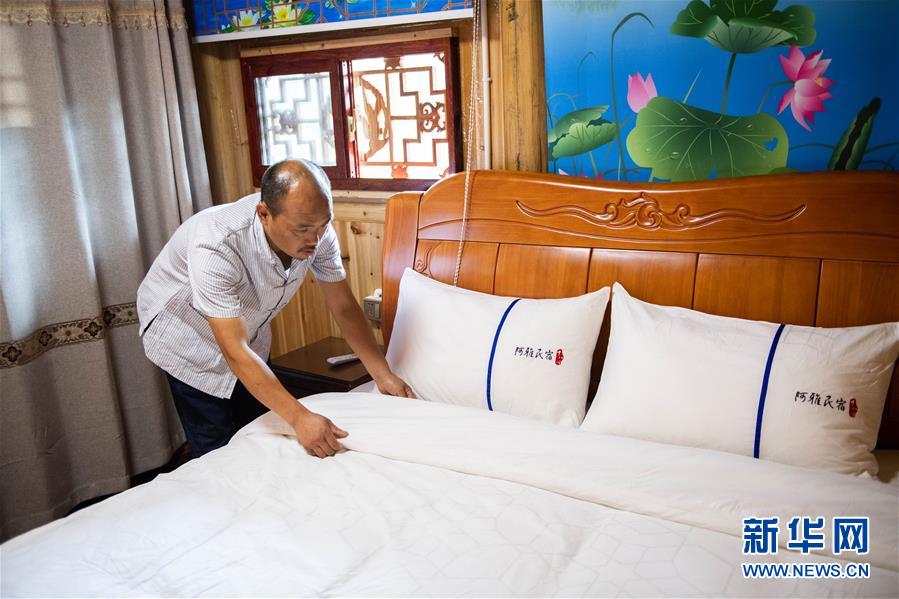 （新華全媒頭條&middot;走向我們的小康生活&middot;圖文互動(dòng)）（3）那山，那人，那苗寨&mdash;&mdash;十八洞村三代人的奮斗史