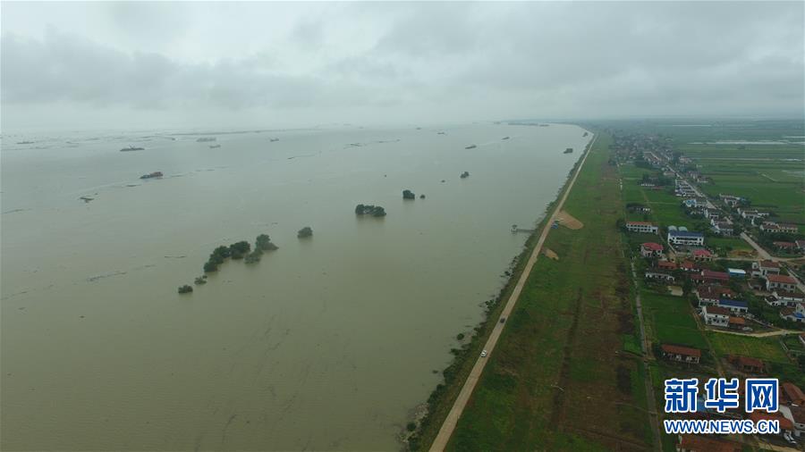 （防汛抗洪&middot;圖文互動）（5）&ldquo;險情不可怕，可怕的是不能及時發(fā)現(xiàn)險情&rdquo;&mdash;&mdash;洞庭湖巡堤查險現(xiàn)場直擊