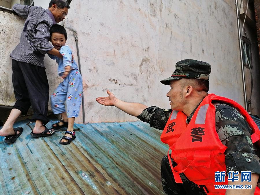 （防汛抗洪&middot;圖文互動(dòng)）（6）解放軍和武警抗洪搶險(xiǎn)部隊(duì)各級(jí)黨組織充分發(fā)揮戰(zhàn)斗堡壘作用