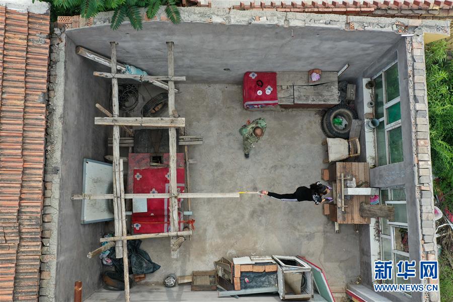 （體育&middot;圖文互動）（11）父愛如燈  伴我奔跑