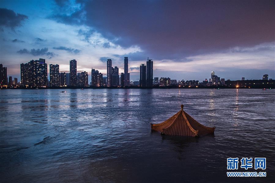 （在習(xí)近平新時(shí)代中國(guó)特色社會(huì)主義思想指引下&mdash;&mdash;新時(shí)代新作為新篇章&middot;習(xí)近平總書記關(guān)切事&middot;圖文互動(dòng)）（1）戰(zhàn)疫魔,斗洪魔&mdash;&mdash;湖北全力應(yīng)對(duì)防疫、防汛疊加&ldquo;雙考&rdquo;