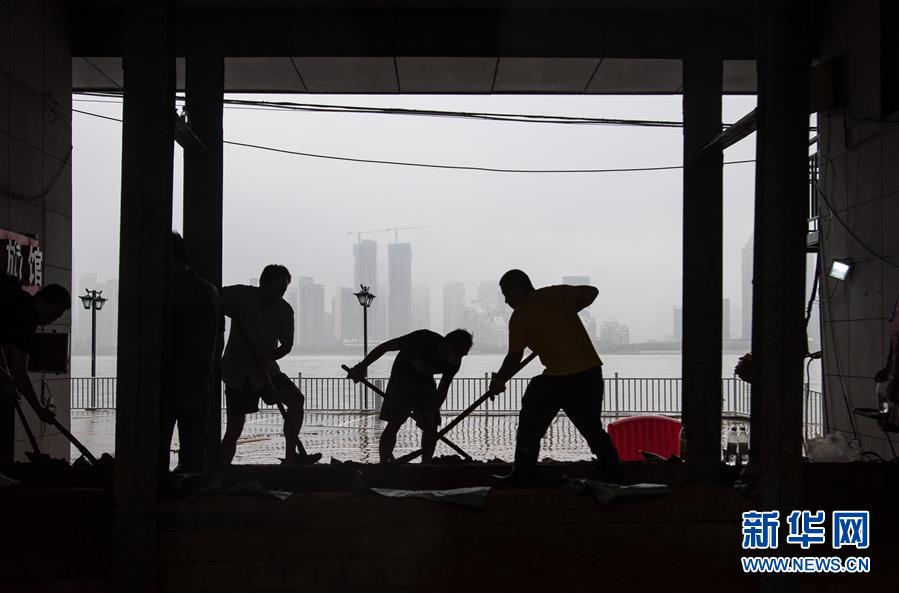 （在習(xí)近平新時(shí)代中國(guó)特色社會(huì)主義思想指引下&mdash;&mdash;新時(shí)代新作為新篇章&middot;習(xí)近平總書記關(guān)切事&middot;圖文互動(dòng)）（3）戰(zhàn)疫魔,斗洪魔&mdash;&mdash;湖北全力應(yīng)對(duì)防疫、防汛疊加&ldquo;雙考&rdquo;