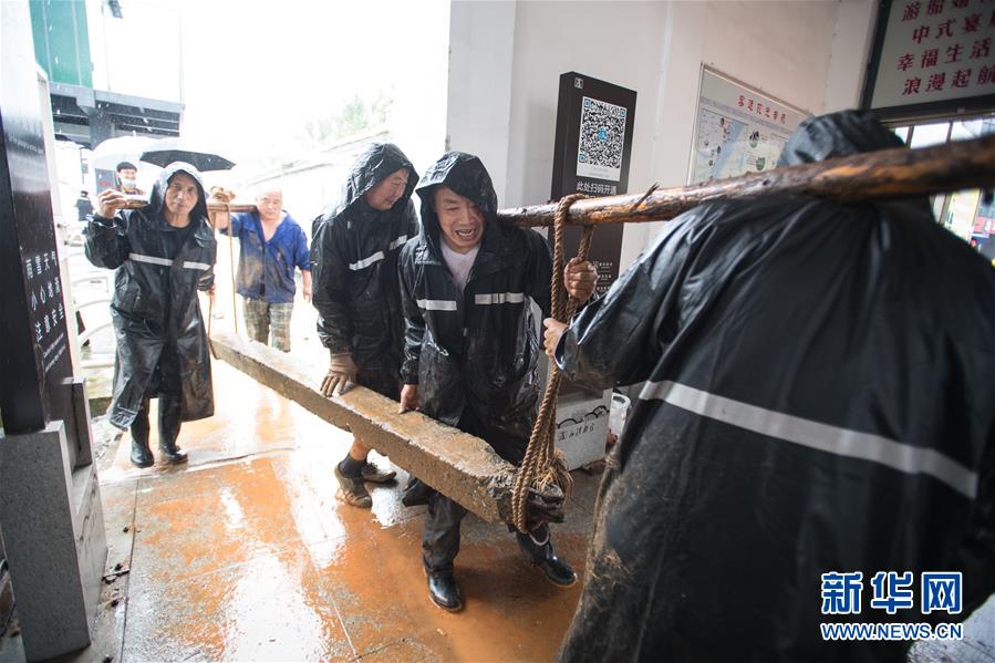 （在習(xí)近平新時(shí)代中國(guó)特色社會(huì)主義思想指引下&mdash;&mdash;新時(shí)代新作為新篇章&middot;習(xí)近平總書記關(guān)切事&middot;圖文互動(dòng)）（4）戰(zhàn)疫魔,斗洪魔&mdash;&mdash;湖北全力應(yīng)對(duì)防疫、防汛疊加&ldquo;雙考&rdquo;