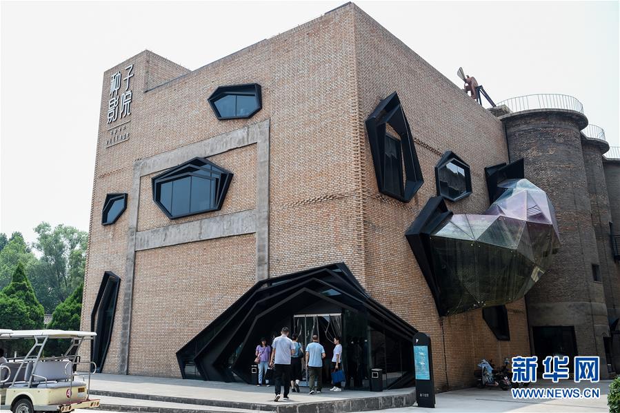 （新華全媒頭條&middot;走向我們的小康生活&middot;圖文互動(dòng)）（8）我們村里的年輕人&mdash;&mdash;賈家莊追求美好生活的&ldquo;動(dòng)力源泉&rdquo;