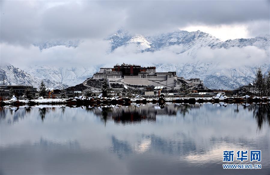 （在習(xí)近平新時(shí)代中國特色社會主義思想指引下&mdash;&mdash;新時(shí)代新作為新篇章&middot;習(xí)近平總書記關(guān)切事&middot;圖文互動）（3）綠色映底蘊(yùn)，山水見初心&mdash;&mdash;生態(tài)優(yōu)先、綠色發(fā)展持續(xù)造福群眾美好生活