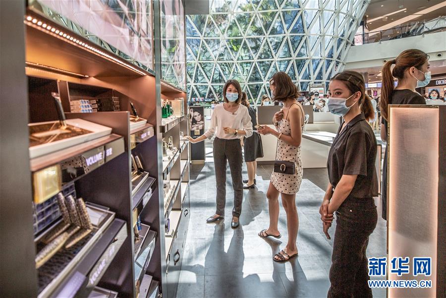 （在習(xí)近平新時(shí)代中國(guó)特色社會(huì)主義思想指引下&mdash;&mdash;新時(shí)代新作為新篇章&middot;習(xí)近平總書記關(guān)切事&middot;圖文互動(dòng)）（12）感受開放新魅力&mdash;&mdash;海南自由貿(mào)易港建設(shè)開局觀察