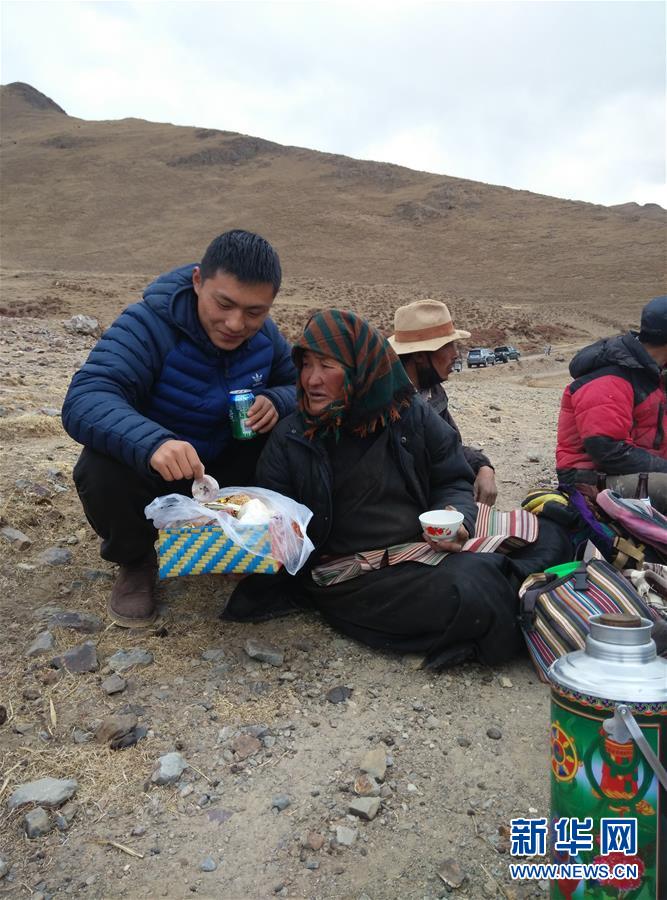 （在習近平新時代中國特色社會主義思想指引下&mdash;&mdash;新時代新作為新篇章&middot;習近平總書記關切事&middot;圖文互動）（3）青春做伴，西部放歌&mdash;&mdash;走近扎根西部建設邊疆的大學生們