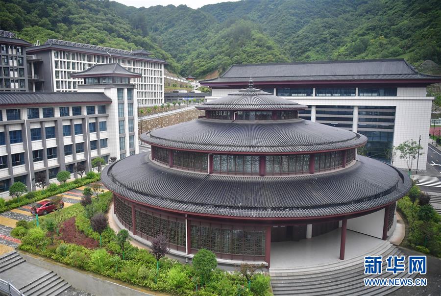 （新華視點(diǎn)&middot;圖文互動(dòng)）（4）學(xué)校建漂亮點(diǎn)本無錯(cuò)，為何這所&ldquo;豪華中學(xué)&rdquo;讓人困惑？